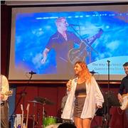 Laureata in Canto Pop rock impartisce lezioni di canto personalizzate